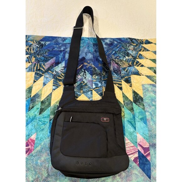 TUMI T-Tech 5123D Black Ballistic Cross Body Sling Pack Bag Travel Uni-Sex EUC - Picture 1 of 16